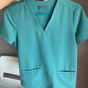 Figs 2 Pocket Scrub Top - Green/Teal